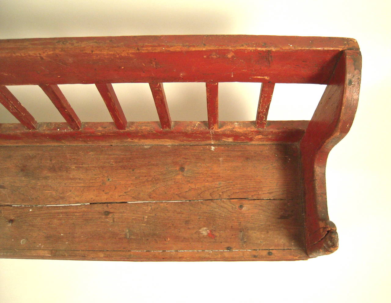 American Country Small Red Painted Bench In Excellent Condition In Essex, MA