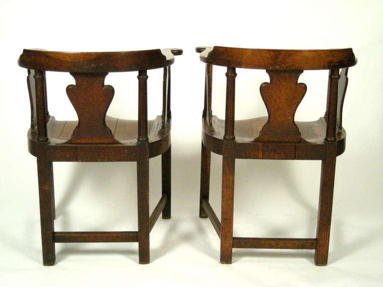 Pair of Fine and Unusual English Country Tavern Chairs 1