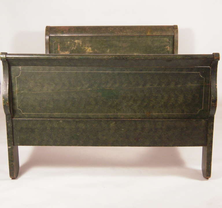 American Neoclassical Green Painted Sleigh Bed, circa 1820-1840 In Good Condition In Essex, MA