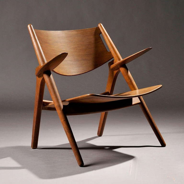 A sculptural and very comfortable Sawbuck Chair, designed by Hans Wegner in 1952, in well figured oak, with molded plywood seat and back , Danish, mid-20th century .
Impressed with 