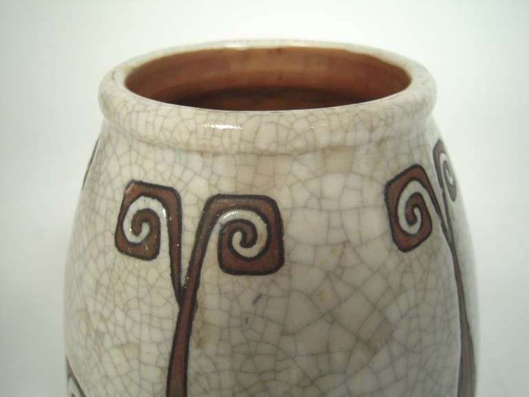 Vase en poterie d'époque Art déco Charles Catteau Excellent état à Essex, MA