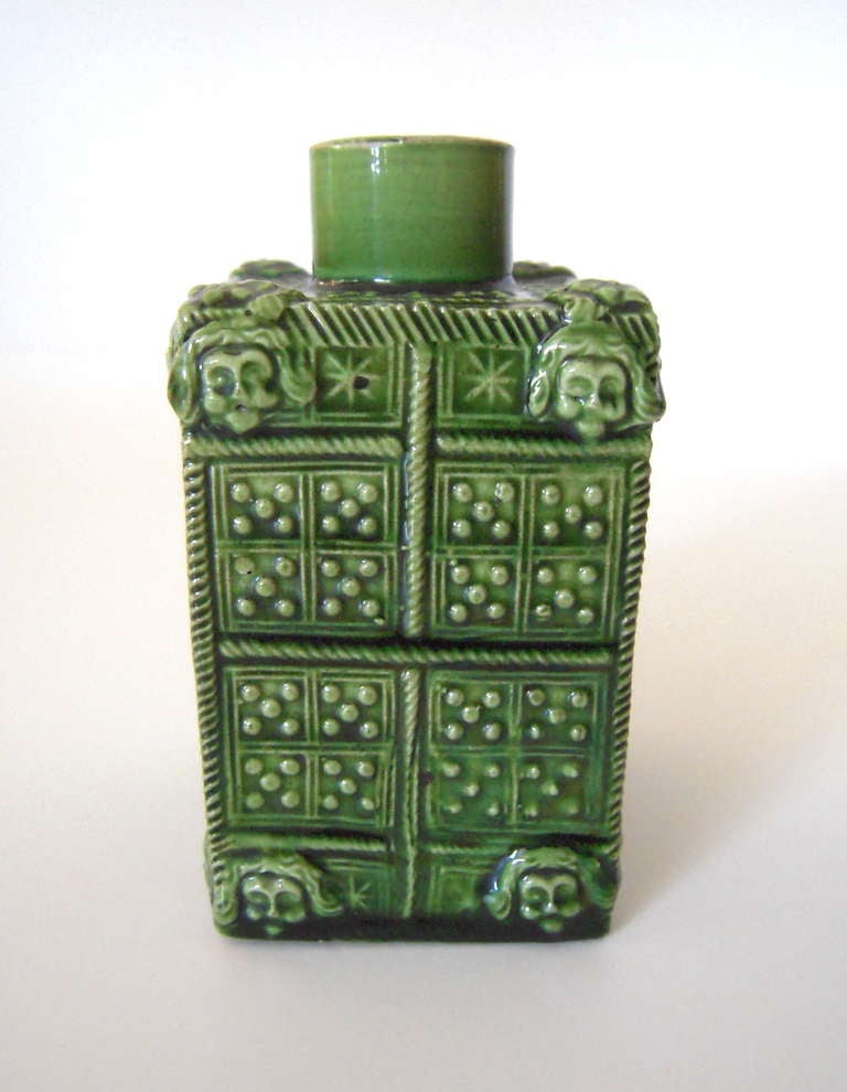 A Rare, Early  Staffordshire Pottery Green Glazed Tea Caddy In Excellent Condition In Essex, MA