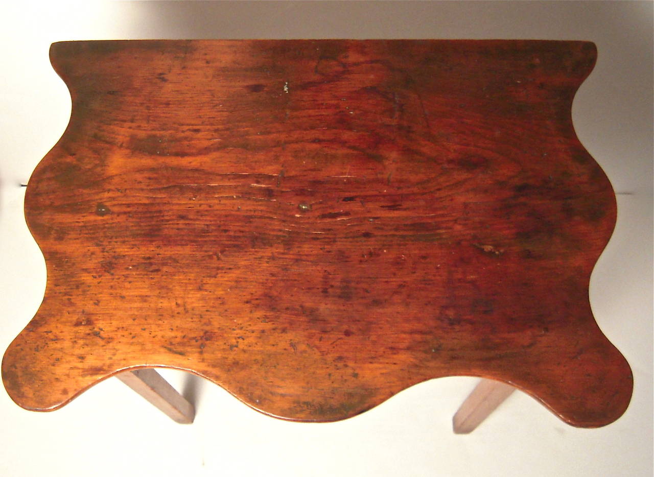 Early American Country Pine Serving Table In Excellent Condition In Essex, MA