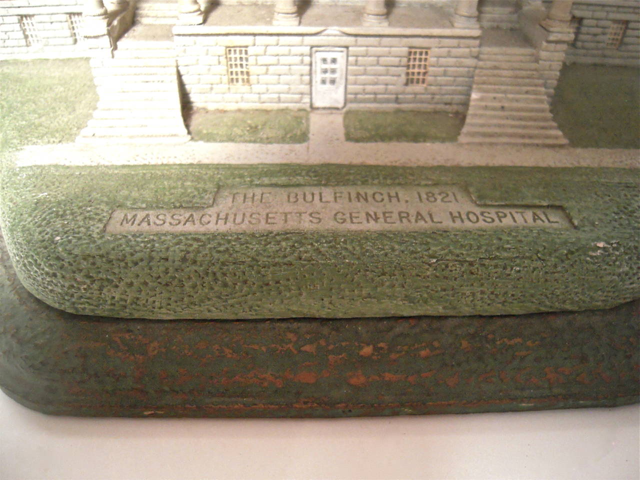 Model of the Bulfinch Building at Massachusetts General Hospital In Excellent Condition In Essex, MA