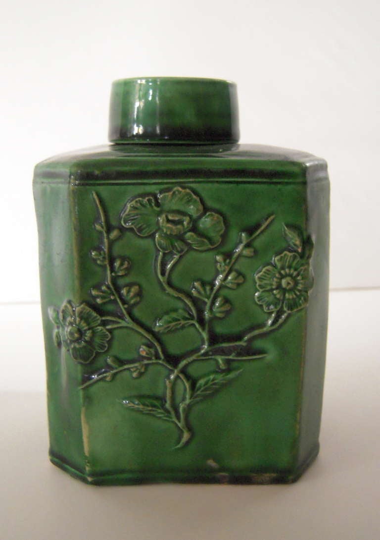 18th Century English Green Glazed Staffordshire Pottery Tea Caddy In Excellent Condition In Essex, MA