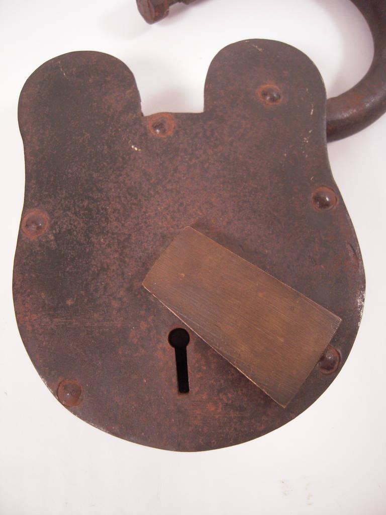 Giant Cast Iron Padlock with Key 1