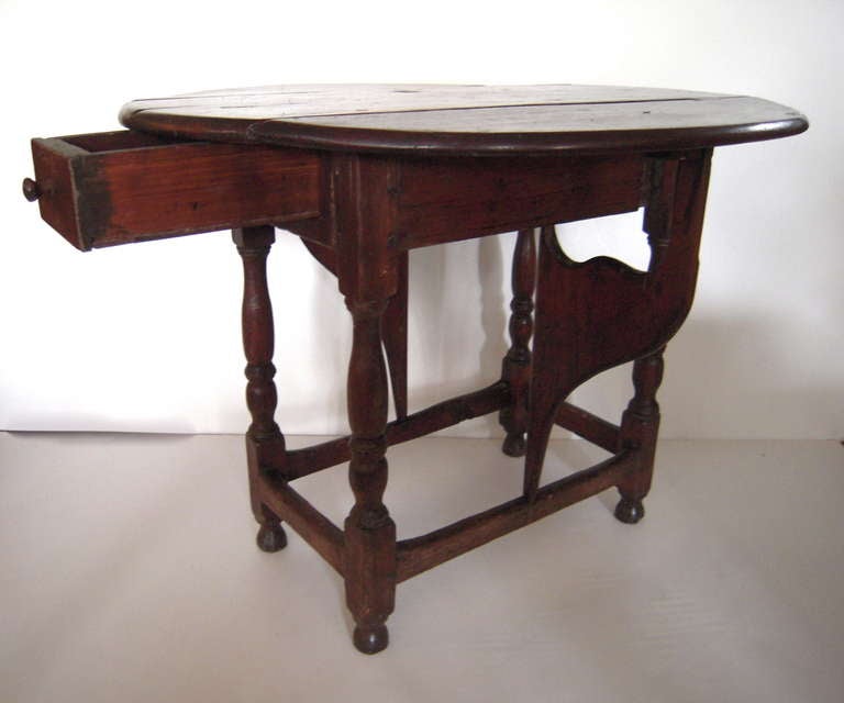 Butterfly Gate Leg Occasional Table 1