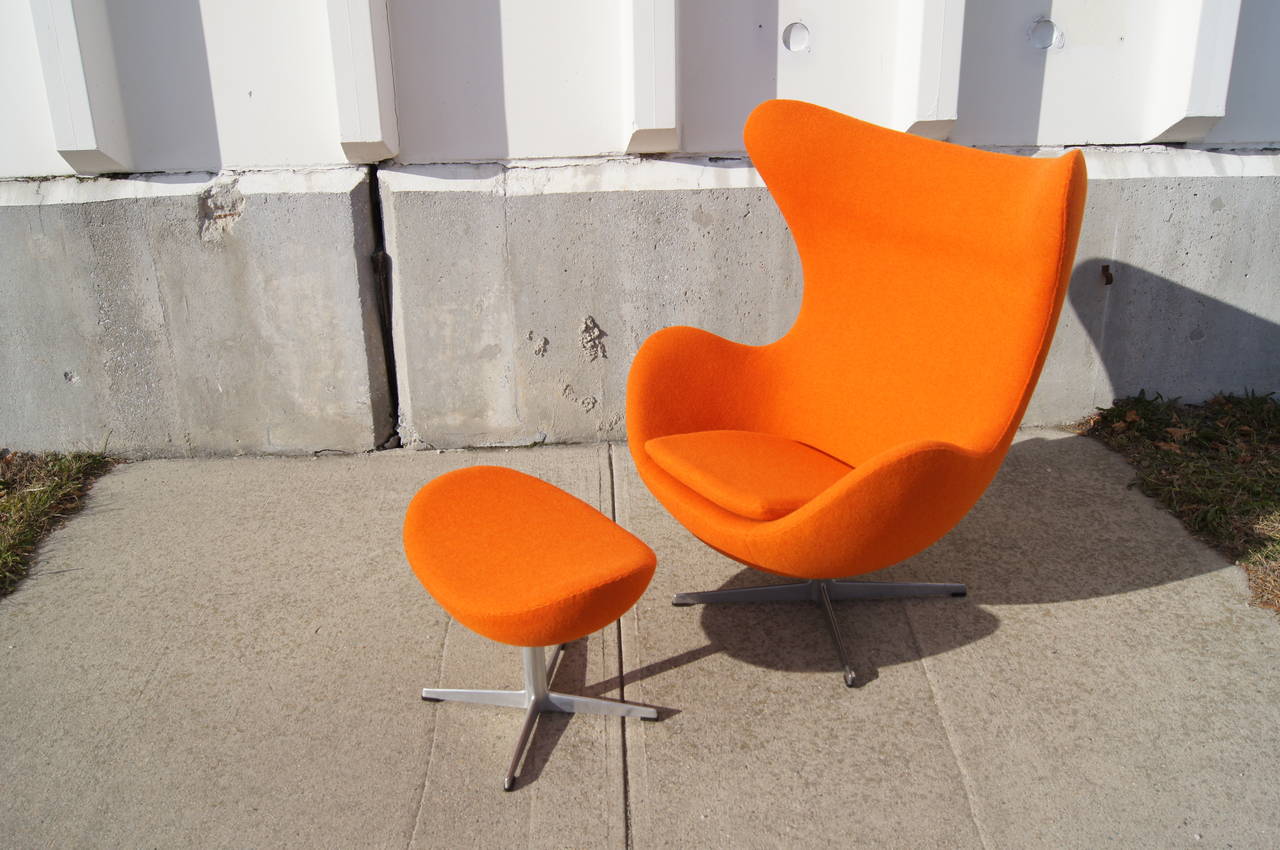 egg chair with ottoman