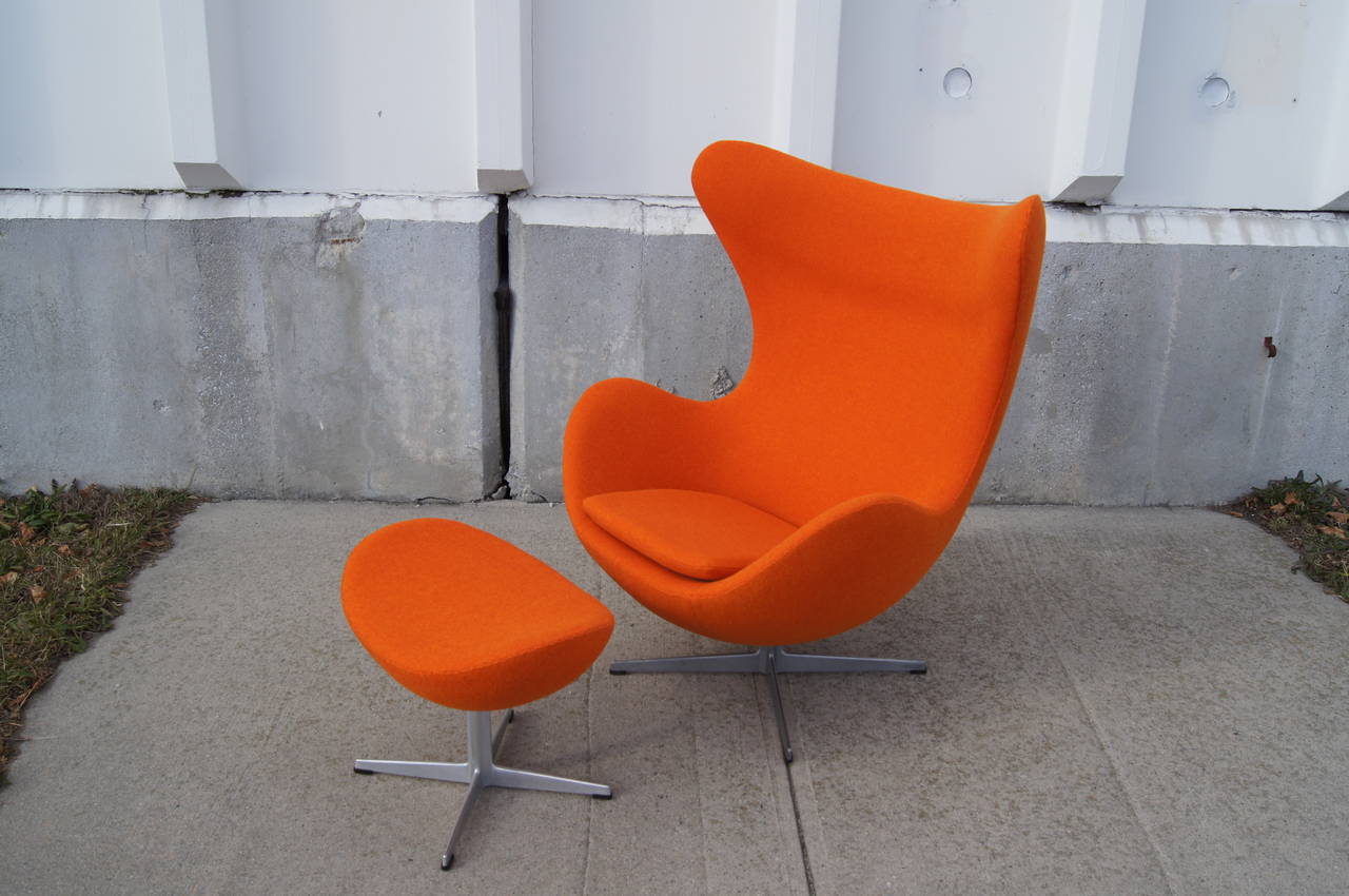 Mid-Century Modern Early Egg Chair and Ottoman by Arne Jacobsen