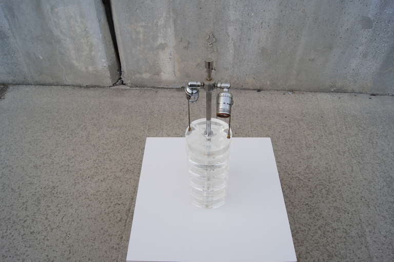 Tischlampe aus gestapeltem Lucite von Karl Springer im Zustand „Gut“ im Angebot in Dorchester, MA