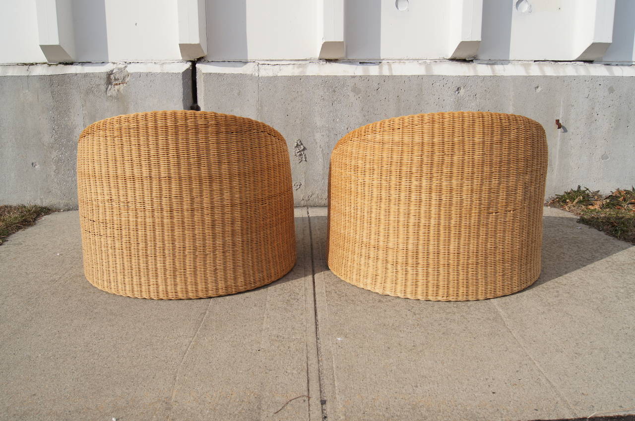 Modern Pair of Wicker Chairs by Eero Aarnio