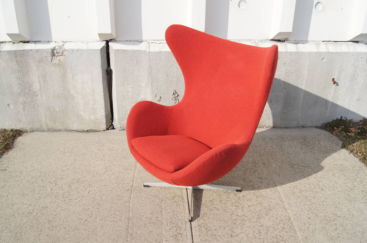 Unveiled at the Royal Copenhagen Hotel in Denmark in 1958, the poster child of Danish design has become one of the most coveted chairs of all time. 50 years after Danish designer and architect Arne Jacobsen first created the chair in his garage, the