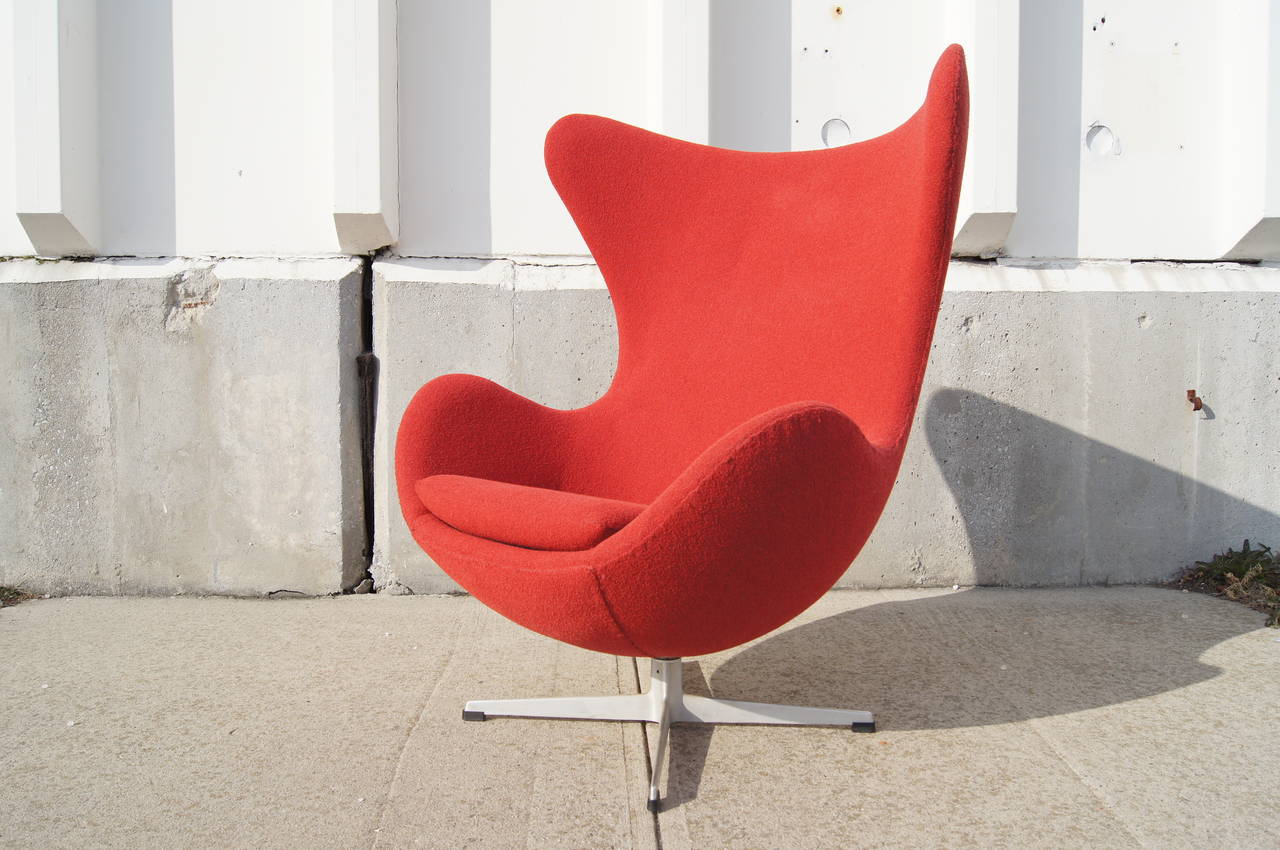 Scandinavian Modern Egg Chair by Arne Jacobsen for Fritz Hansen