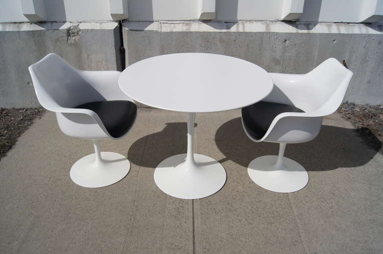 American Pair of Tulip Armchairs and Tulip Dining Table by Eero Saarinen for Knoll