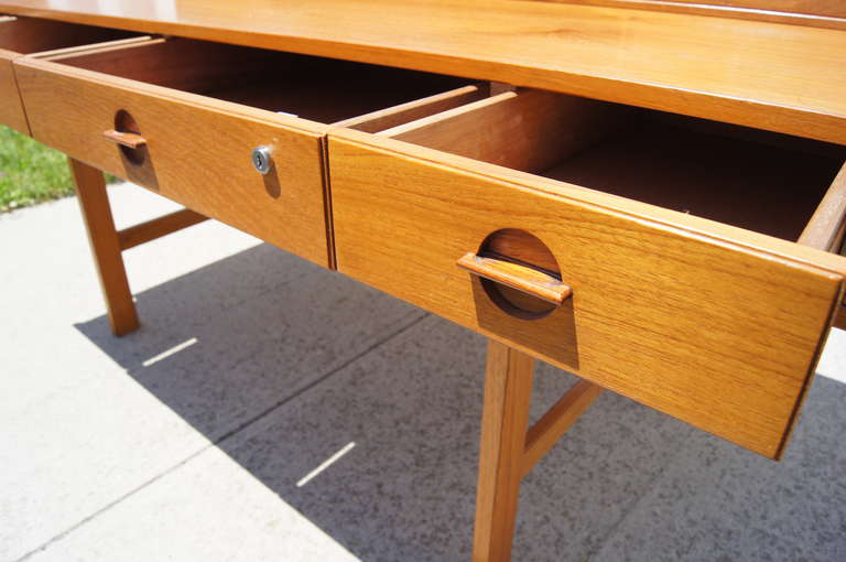 Flip-Top Desk by Peter Lovig Nielsen In Excellent Condition In Dorchester, MA