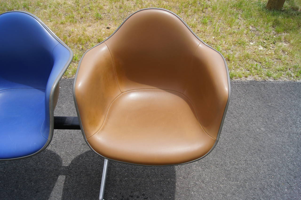 American Tandem Four-Shell Seating with Table by Charles and Ray Eames for Herman Miller