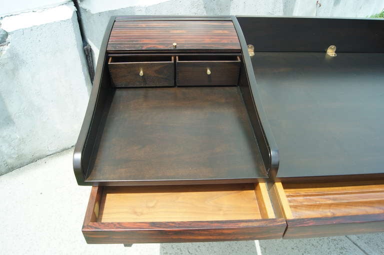 Rosewood Roll-Top Desk by Edward Wormley for Dunbar In Excellent Condition In Dorchester, MA