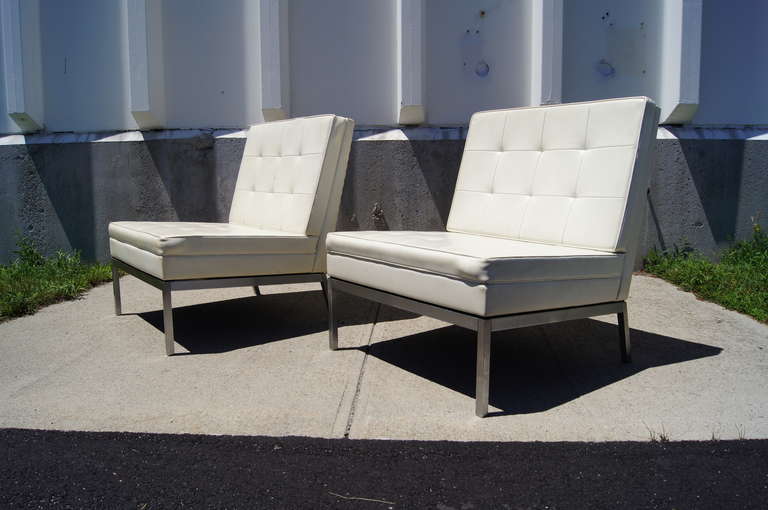 American Pair of Lounge Chairs by Florence Knoll