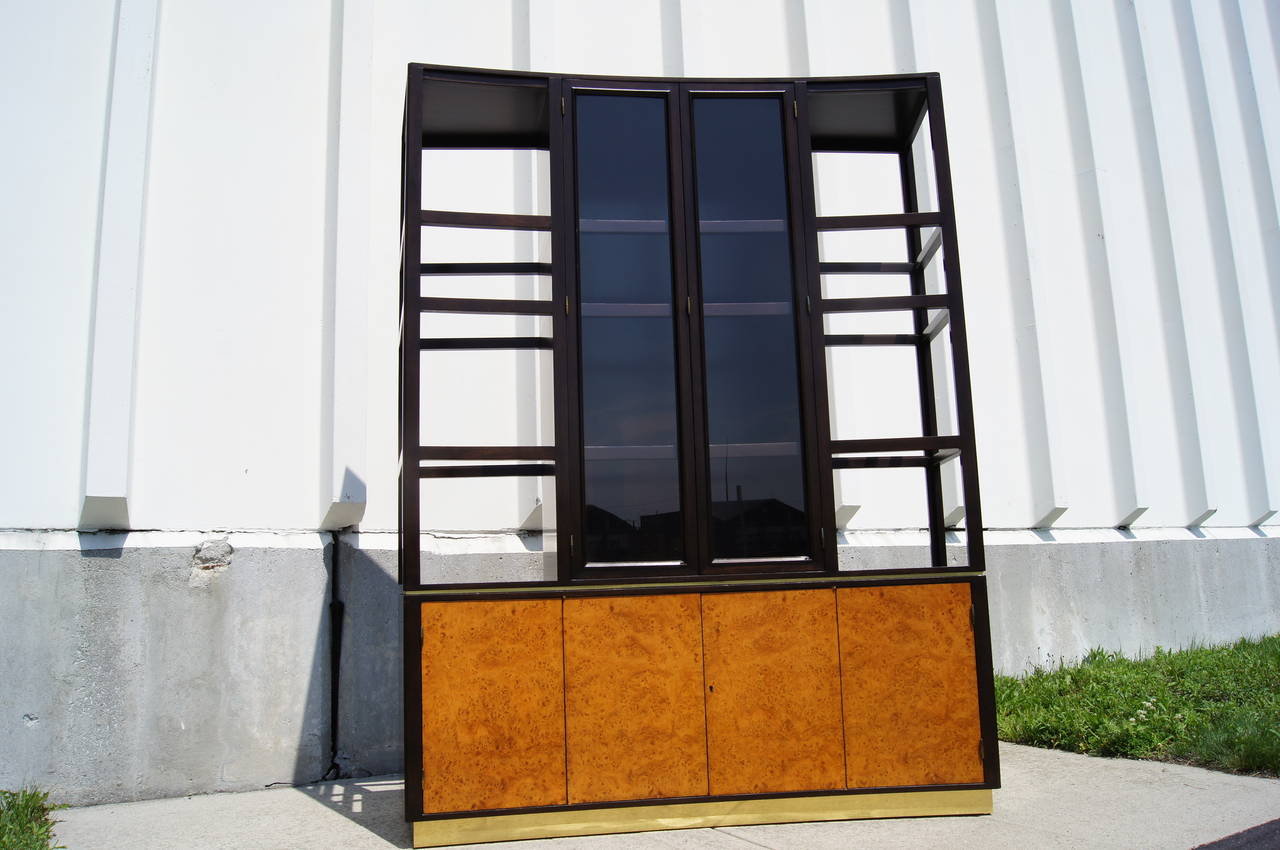 Mid-Century moderno Armadio alto in noce e radica di olivo di Edward Wormley per Dunbar in vendita