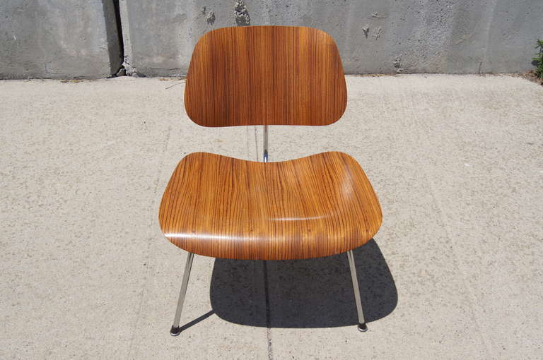 Zebra LCM Chair by Charles and Ray Eames for Herman Miller In Excellent Condition In Dorchester, MA