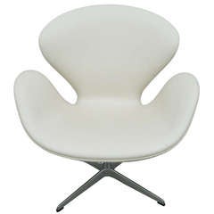 Classic Leather Swan Chair by Arne Jacobsen for Fritz Hansen