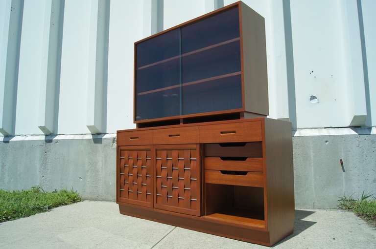 Woven-Front Mahogany Sideboard with Hutch by Edward Wormley for Dunbar In Good Condition In Dorchester, MA