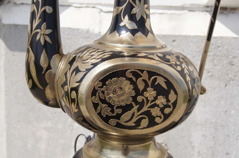 Große Vintage-Tischlampe aus dekorativer indischer Messing-Teekanne im Zustand „Gut“ im Angebot in Dorchester, MA