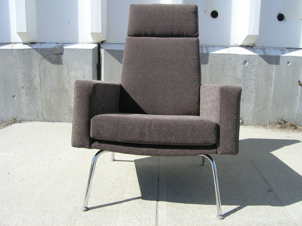 Sillón moderno danés de respaldo alto con patas cromadas Escandinavo moderno en venta