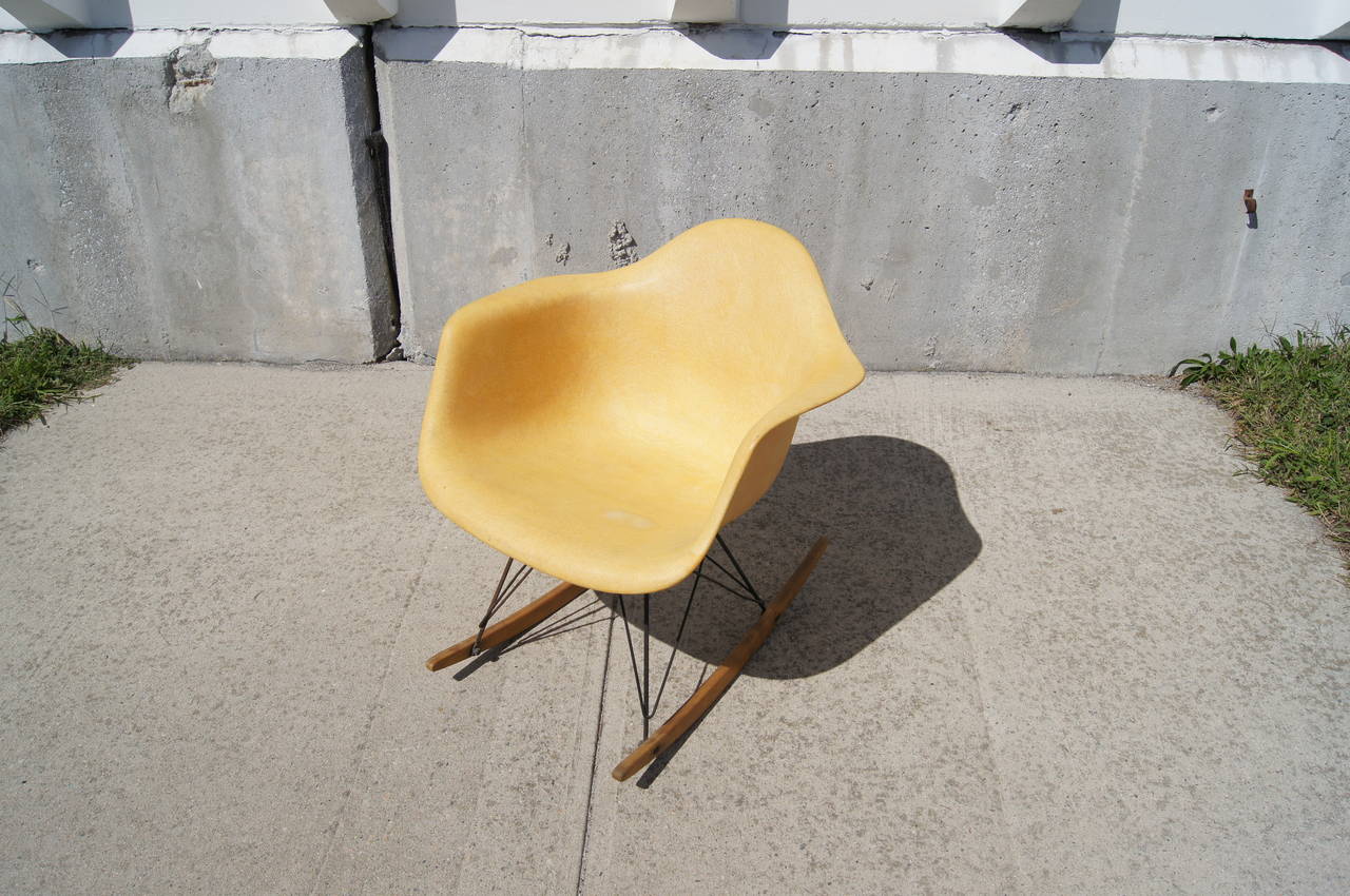 eames fiberglass rocker