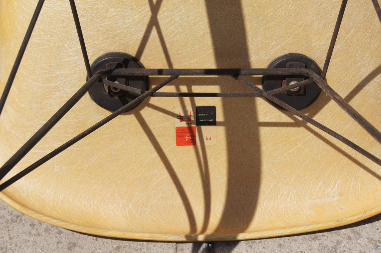 Early Rope-Edge Fiberglass Rocker by Charles Eames for Zenith/Herman Miller In Good Condition In Dorchester, MA