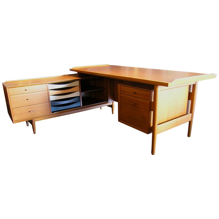 L Shaped Desk And Credenza By Arne Vodder For Sibast At 1stdibs L Shaped Desk And Credenza By Arne Vodder For Sibast