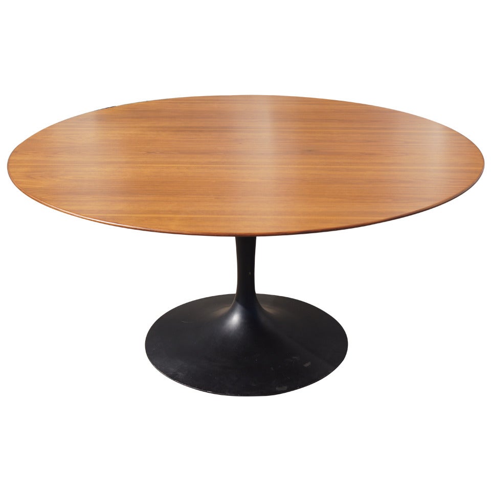 Rare Tea-Height Pedestal Table by Eero Saarinen for Knoll
