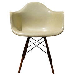 PAW Dowel Leg Fiberglass Swivel Armchair by Eames for Herman Miller