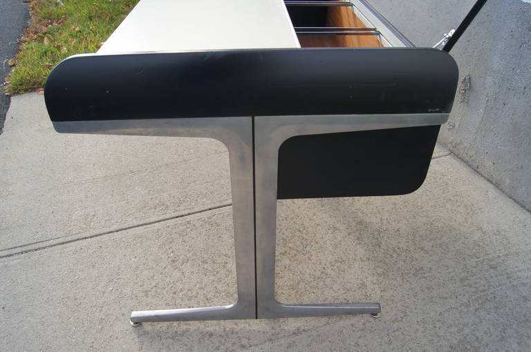 Walnut Rolltop Desk by George Nelson for Herman Miller In Good Condition In Dorchester, MA