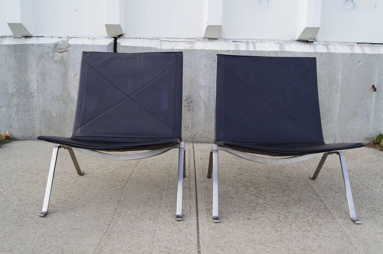 Danish Pair of PK 22 Lounge Chairs by Poul Kjaerholm for Fritz Hansen