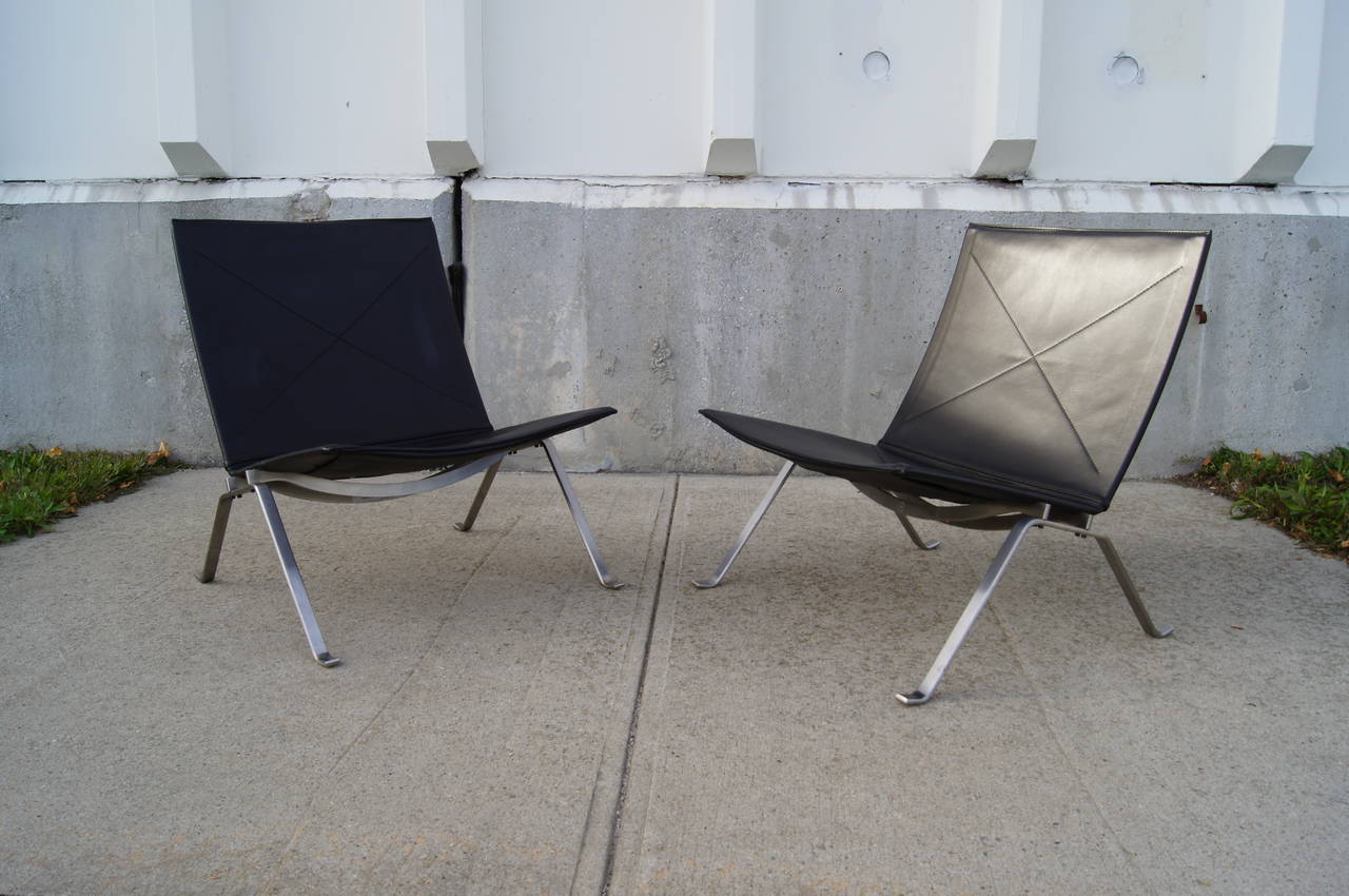 Pair of PK 22 Lounge Chairs by Poul Kjaerholm for Fritz Hansen 3