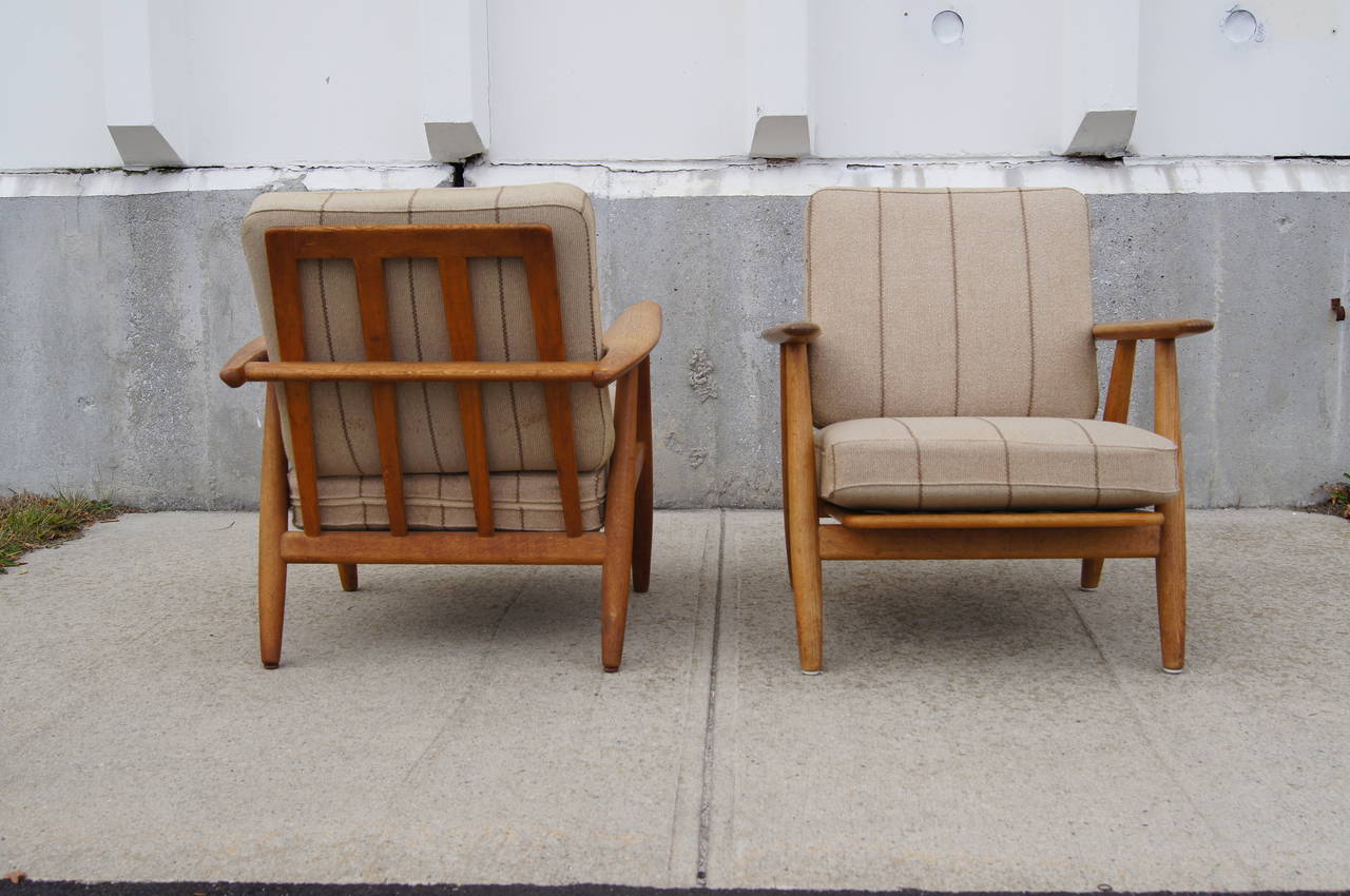 Scandinavian Modern Pair of GE-240 Lounge Chairs by Hans Wegner for GETAMA