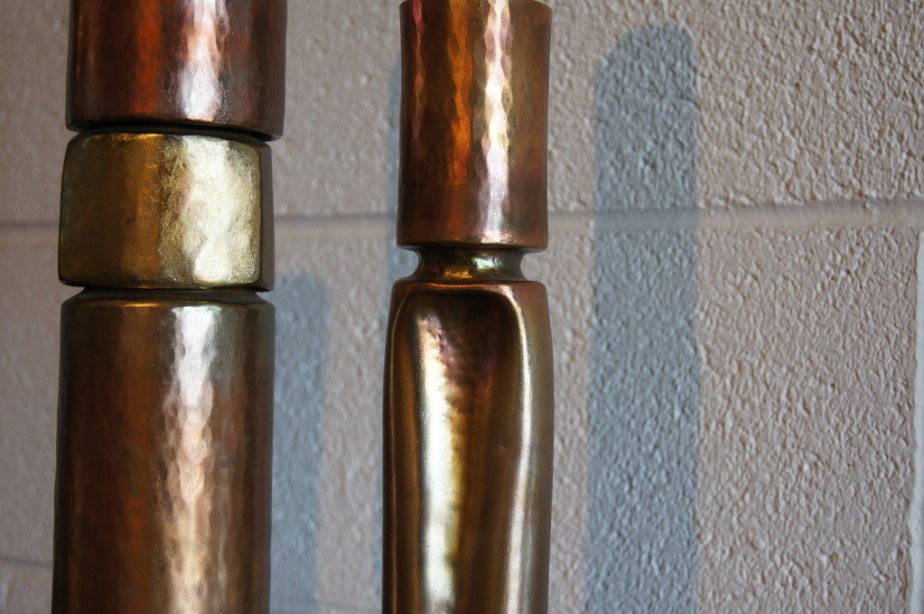 Set von drei Kerzenständern aus oxidiertem Kupfer von Thomas Roy Markusen im Zustand „Gut“ im Angebot in Dorchester, MA