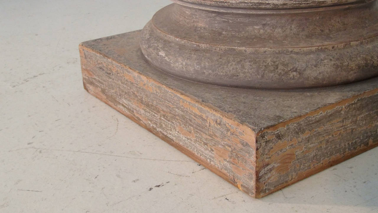 Mid-19th century pair of fluted Gustavian wooden pedestals.

Dimension: 45.25