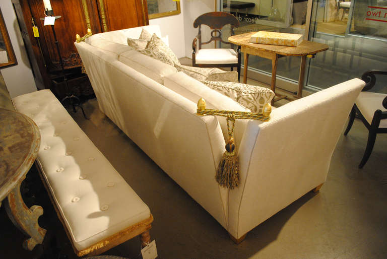 Custom Contemporary Knole Sofa with Giltwood Finials For Sale 1
