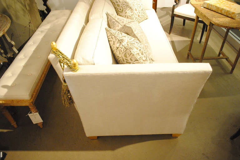 Custom Contemporary Knole Sofa with Giltwood Finials For Sale 2