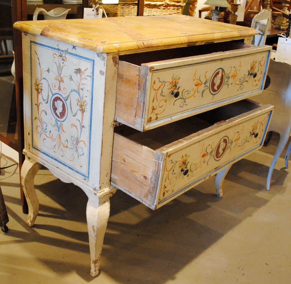 Mid to Late 19th Century Painted Italian Commode For Sale 1