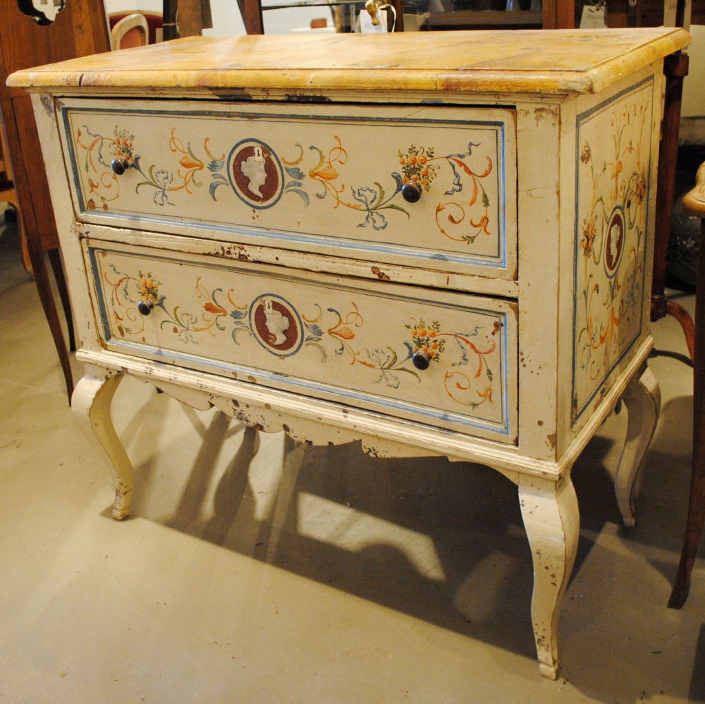 Mid to Late 19th Century Painted Italian Commode For Sale 3