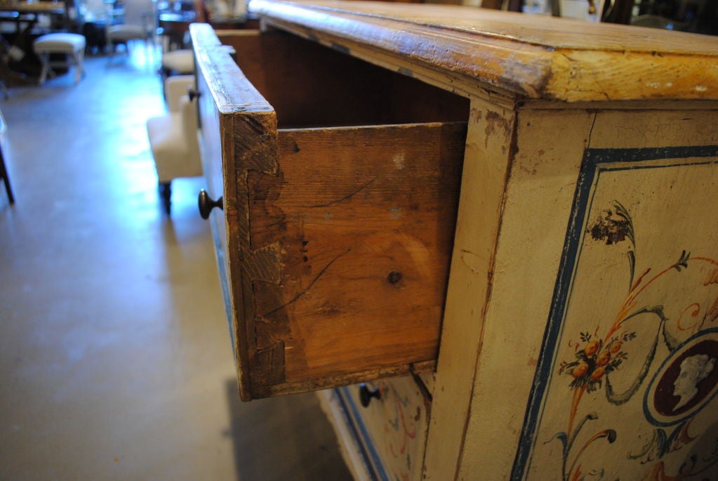 Mid to Late 19th Century Painted Italian Commode For Sale 5
