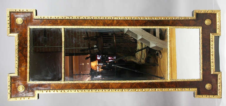 George I Style Walnut and Giltwood Mirror In Good Condition In Essex, MA