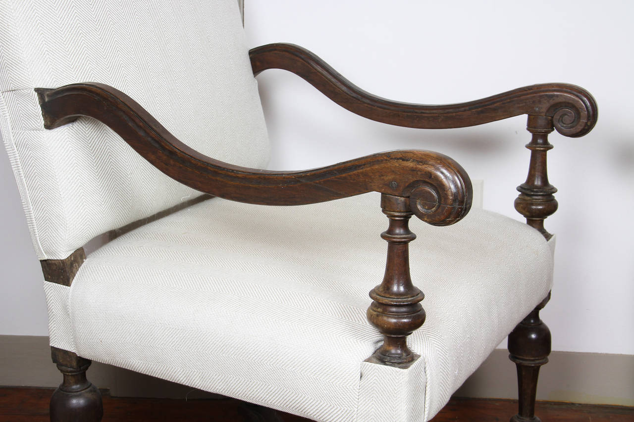 17th Century Matched Pair of Italian Baroque Walnut Armchairs