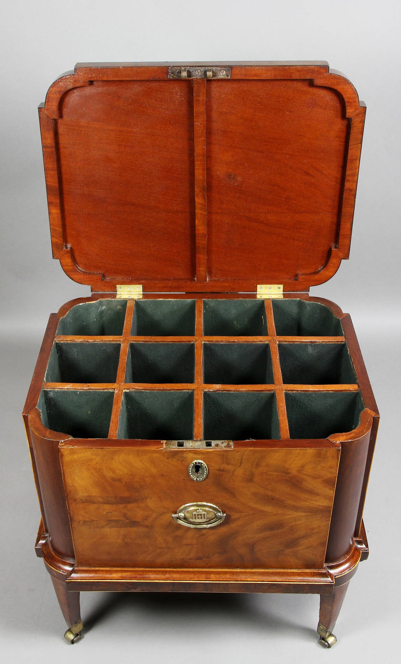 George III Mahogany and Figured Mahogany Wine Cooler In Good Condition In Essex, MA