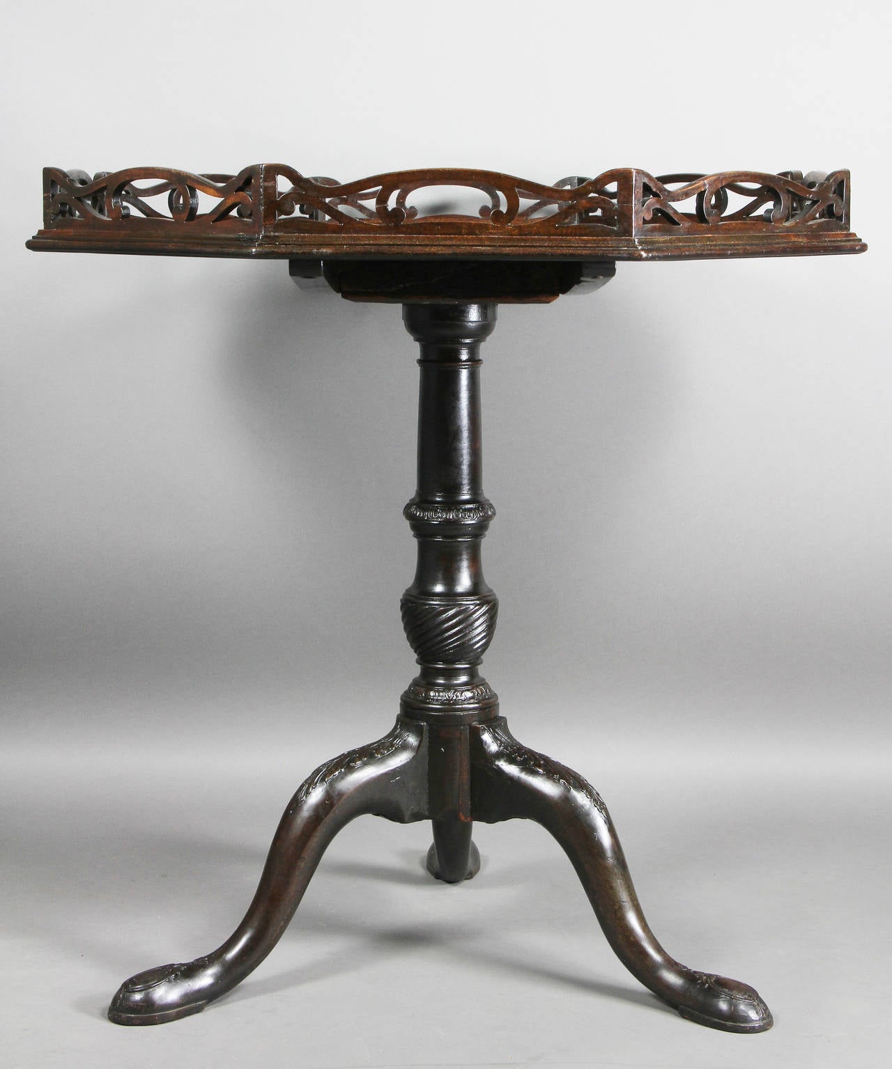 Mid-18th Century George III Mahogany Tilt-Top Table