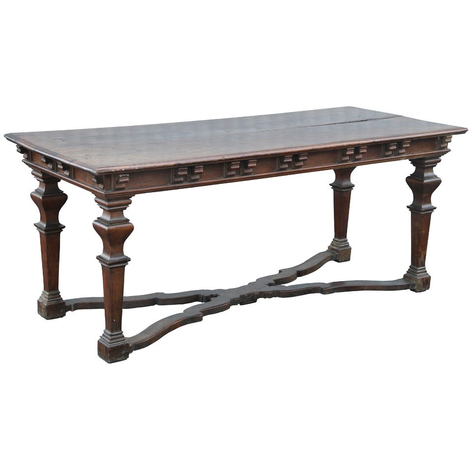 Table centrale baroque italienne en noyer