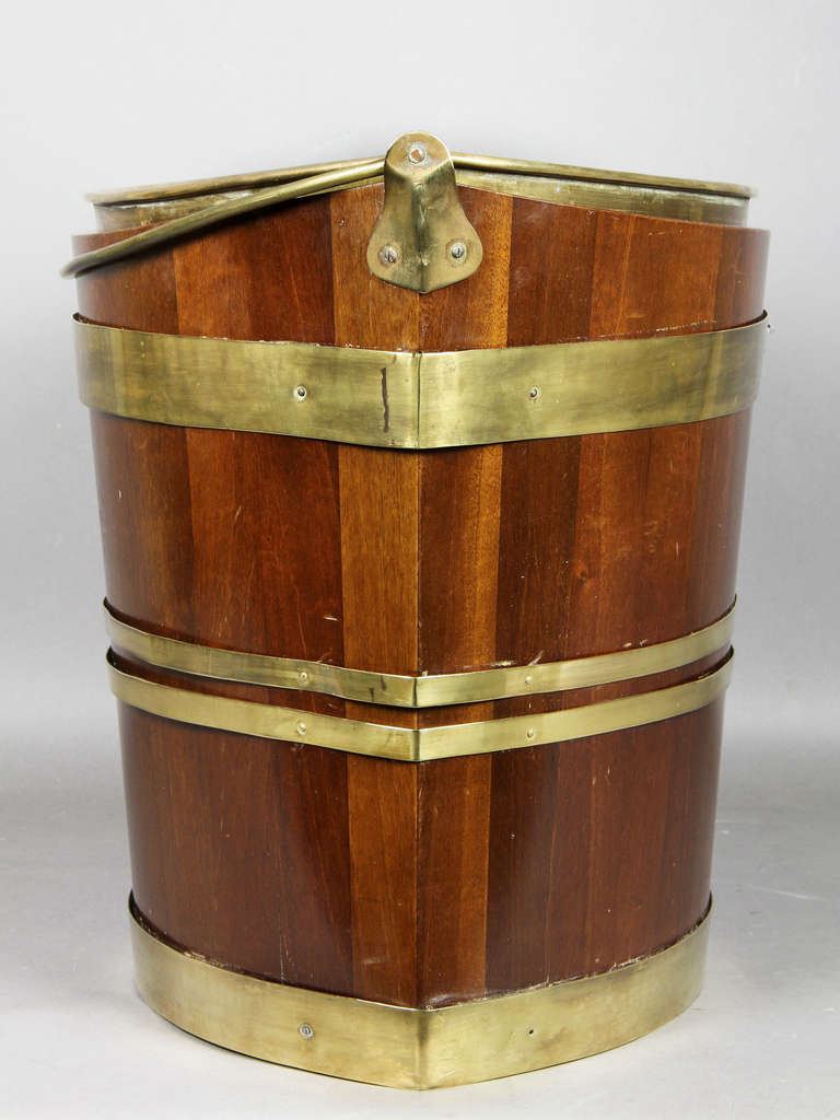 George III Mahogany and Brass Bound Bucket In Good Condition In Essex, MA